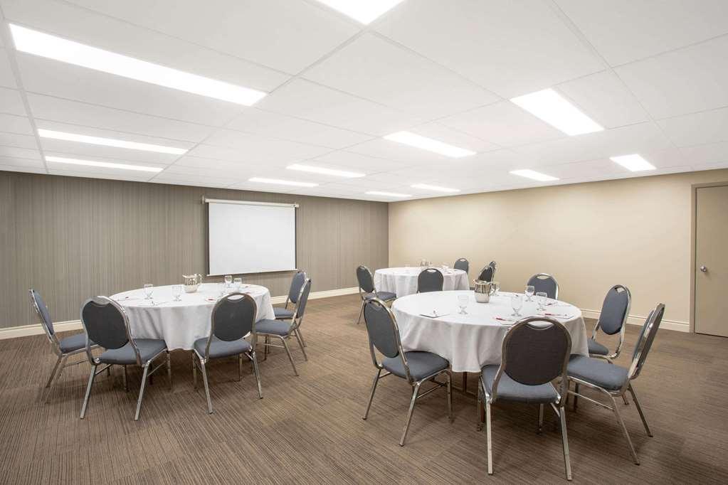 Quality Inn & Conference Centre Kingston Central Facilities photo