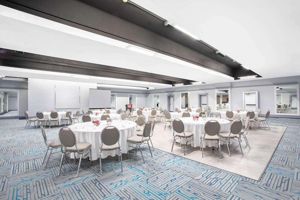 Quality Inn & Conference Centre Kingston Central Facilities photo